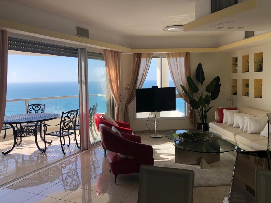 Sky Home Luxury Apartment With Sea View Bat Yam Extérieur photo