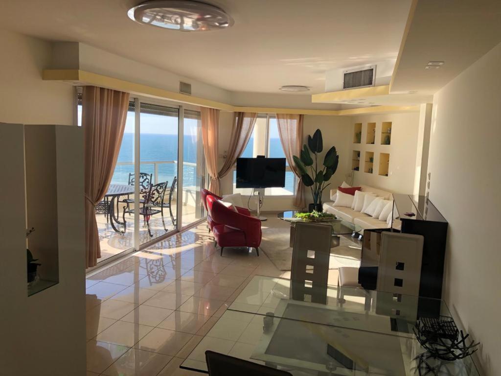 Sky Home Luxury Apartment With Sea View Bat Yam Extérieur photo