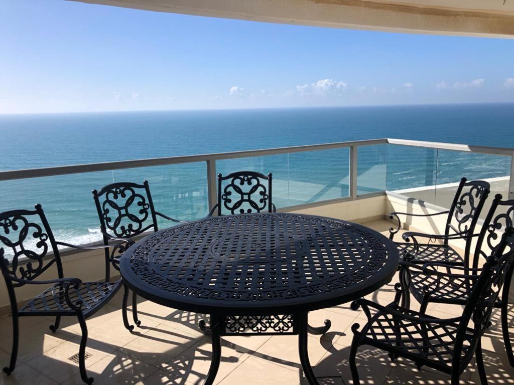 Sky Home Luxury Apartment With Sea View Bat Yam Extérieur photo